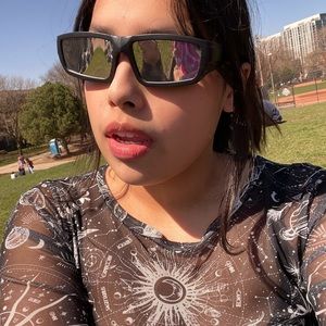 Meet your Posher, Ana